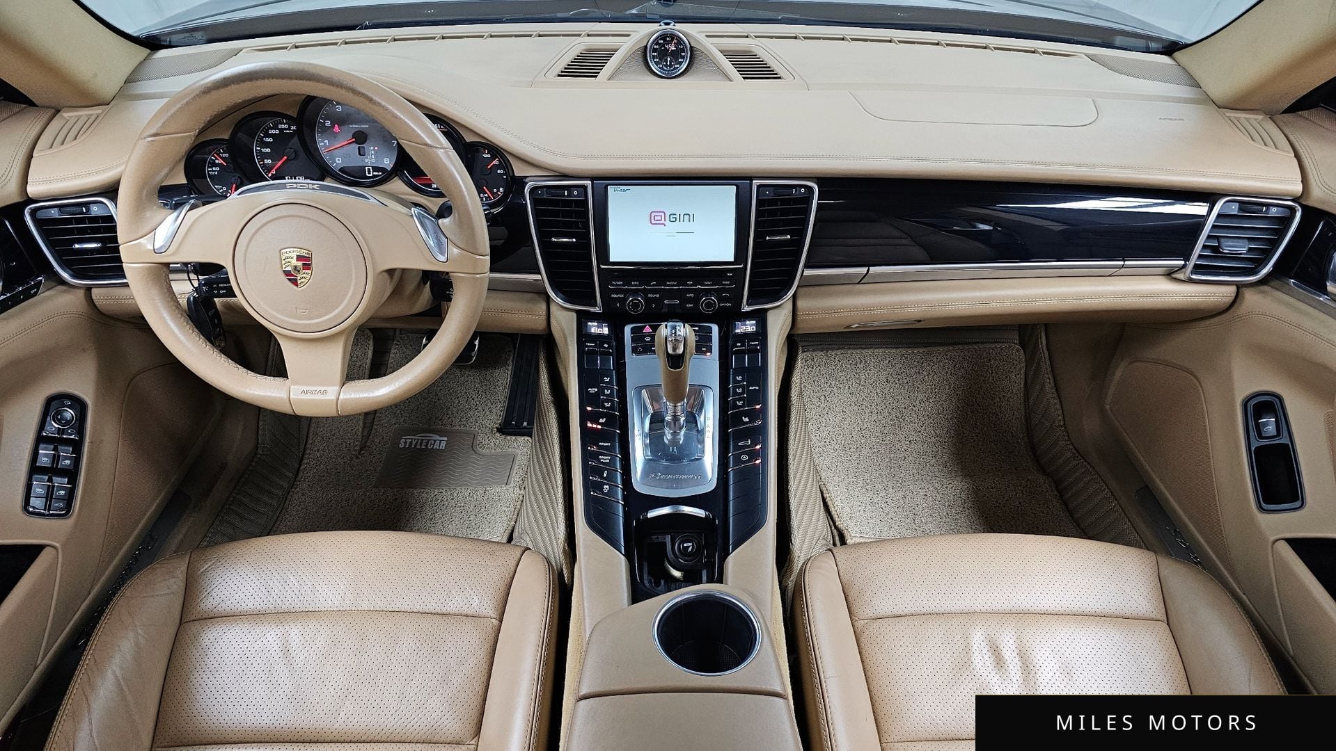 Porsche Panamera 2011 — миниатюра 7