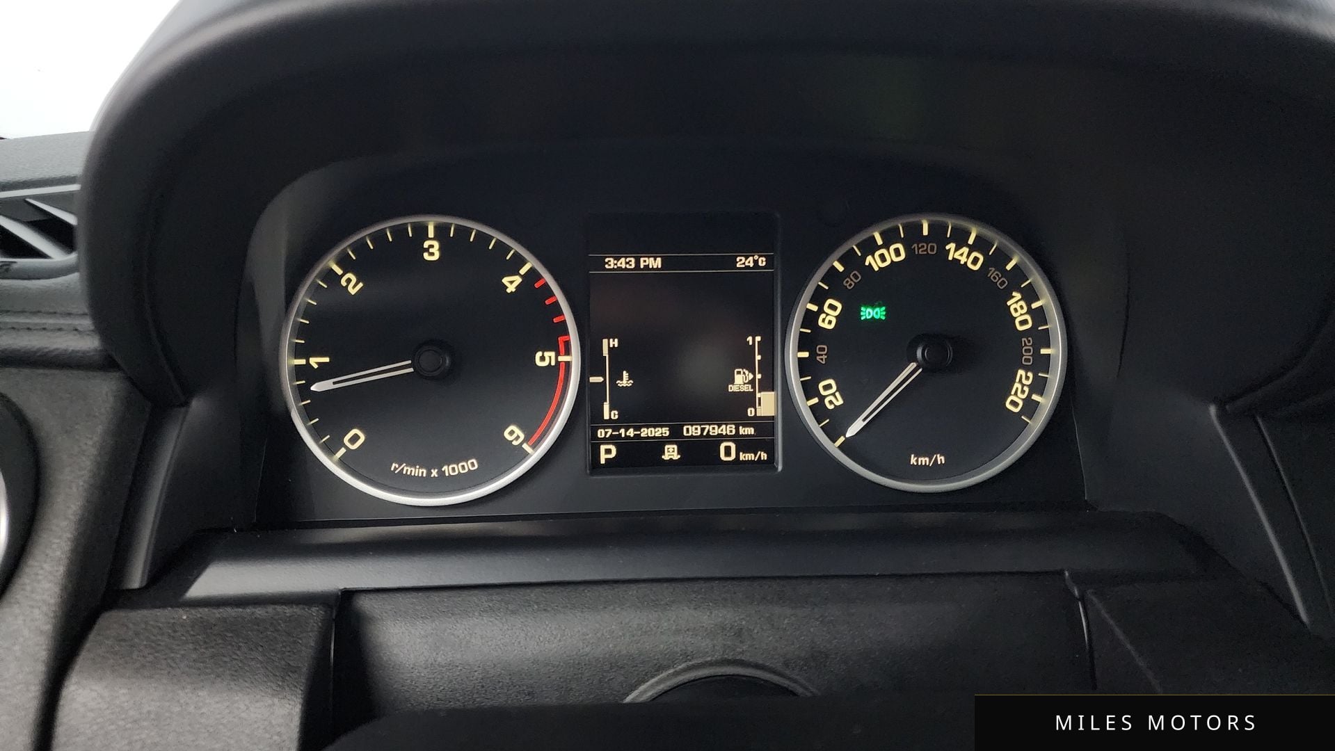 Land Rover Discovery 2012 — миниатюра 8