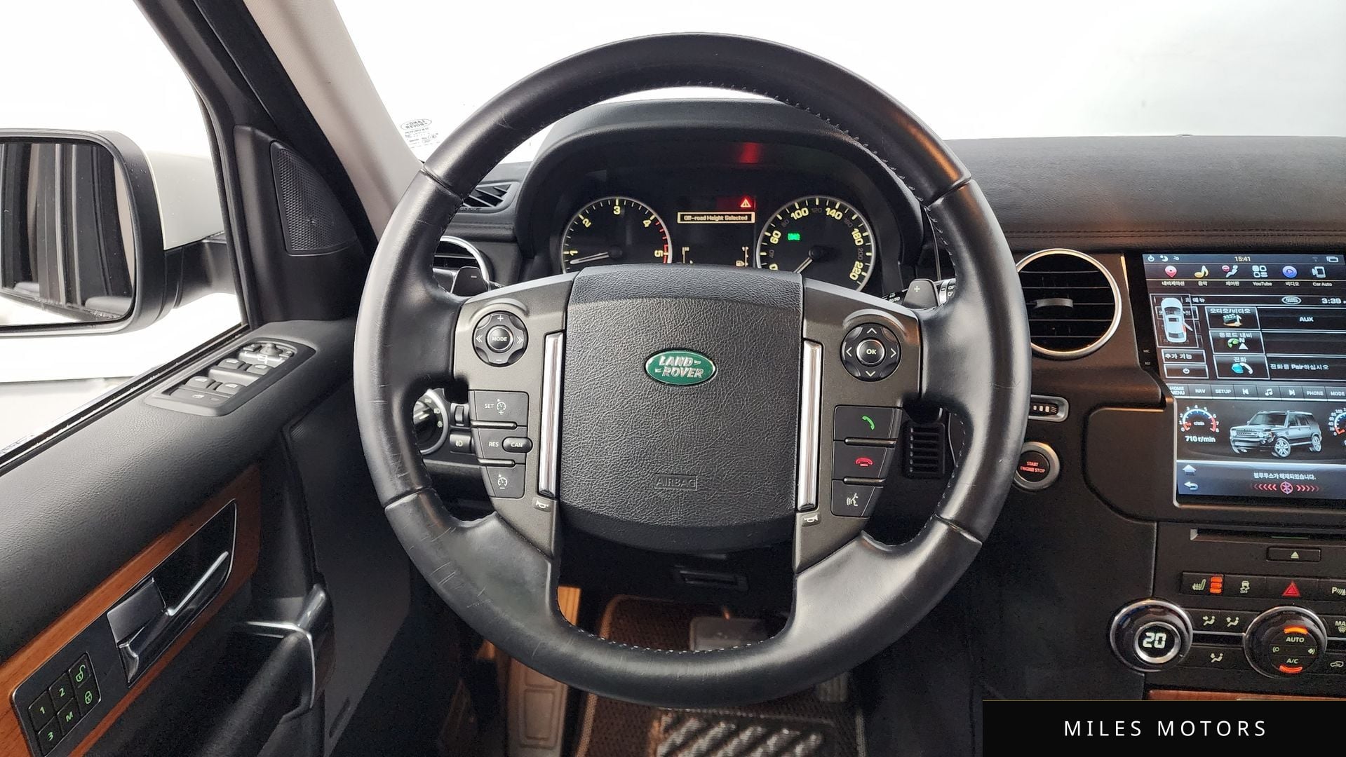Land Rover Discovery 2012 — миниатюра 13
