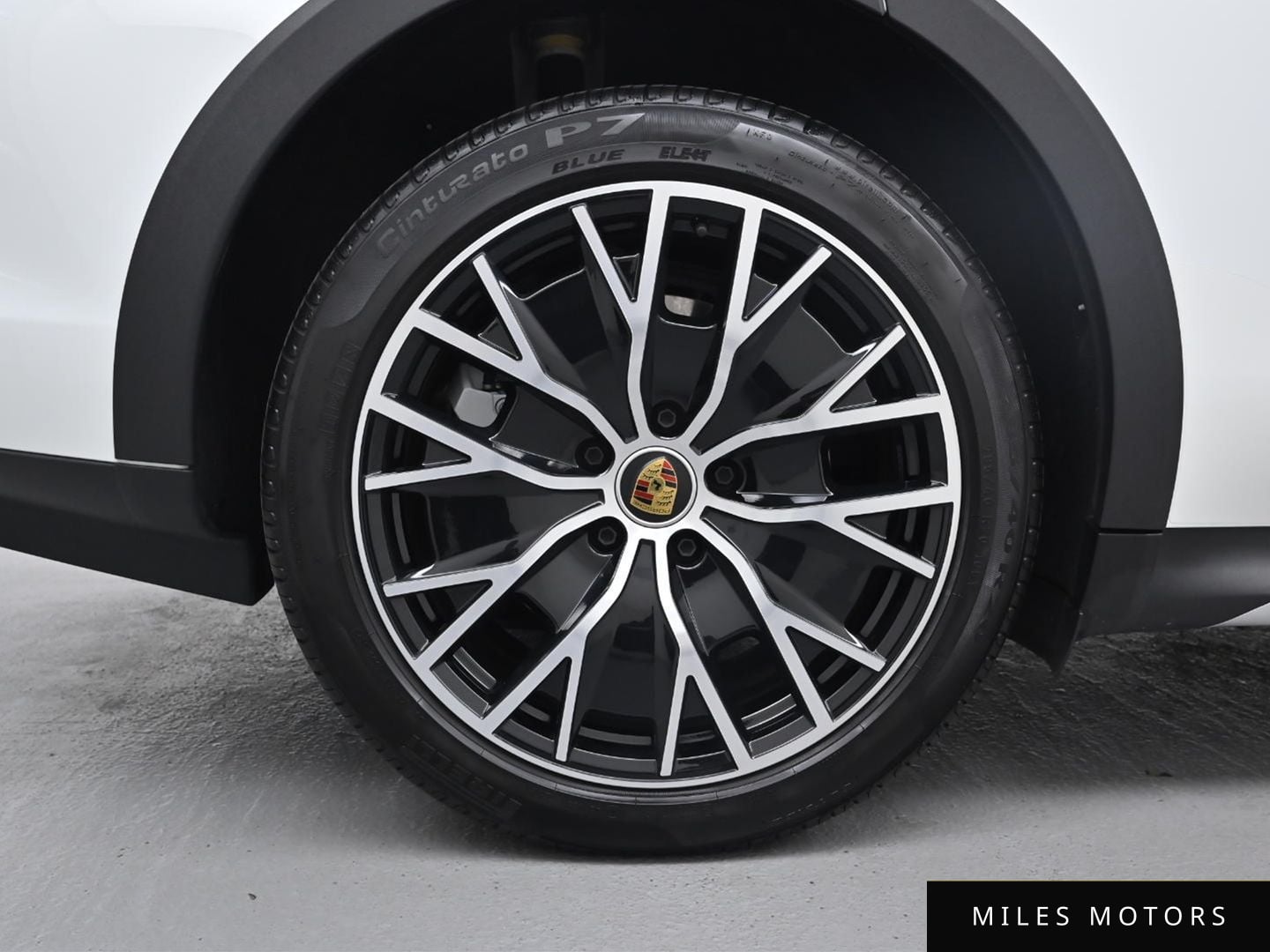 Porsche Taycan 2024 — миниатюра 5