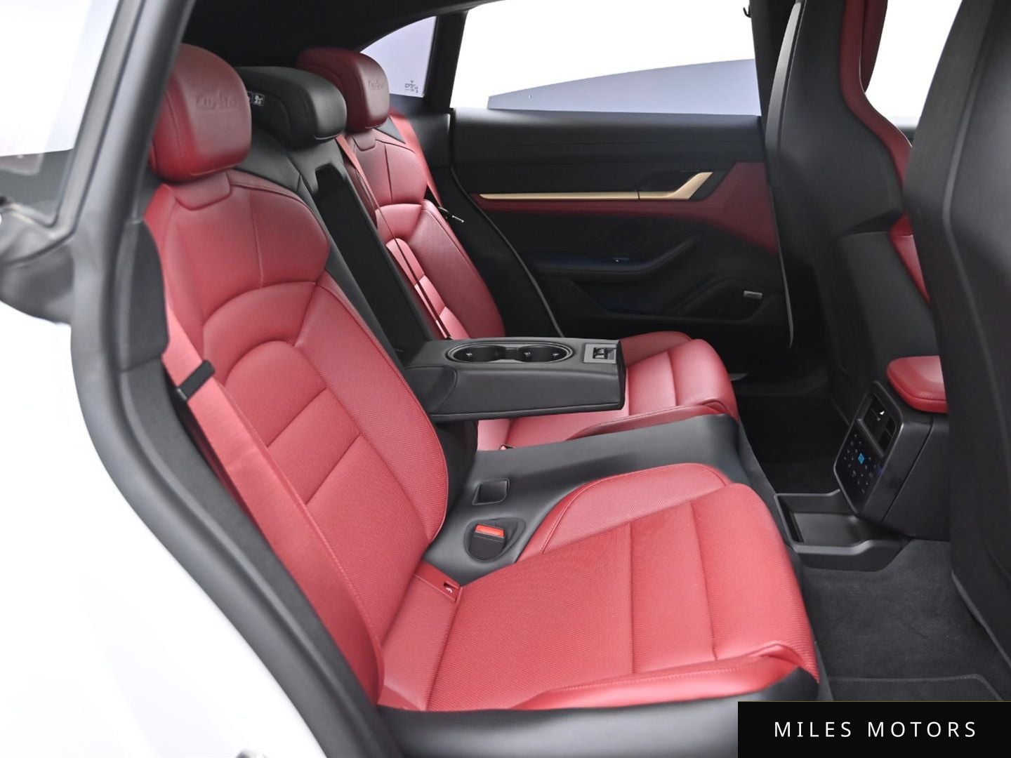 Porsche Taycan 2024 — миниатюра 12