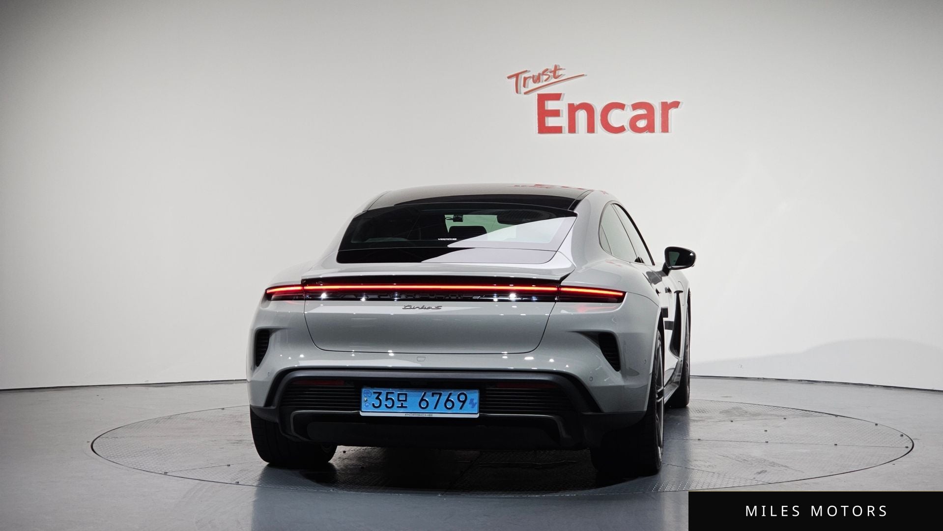 Porsche Taycan 2025 — миниатюра 4