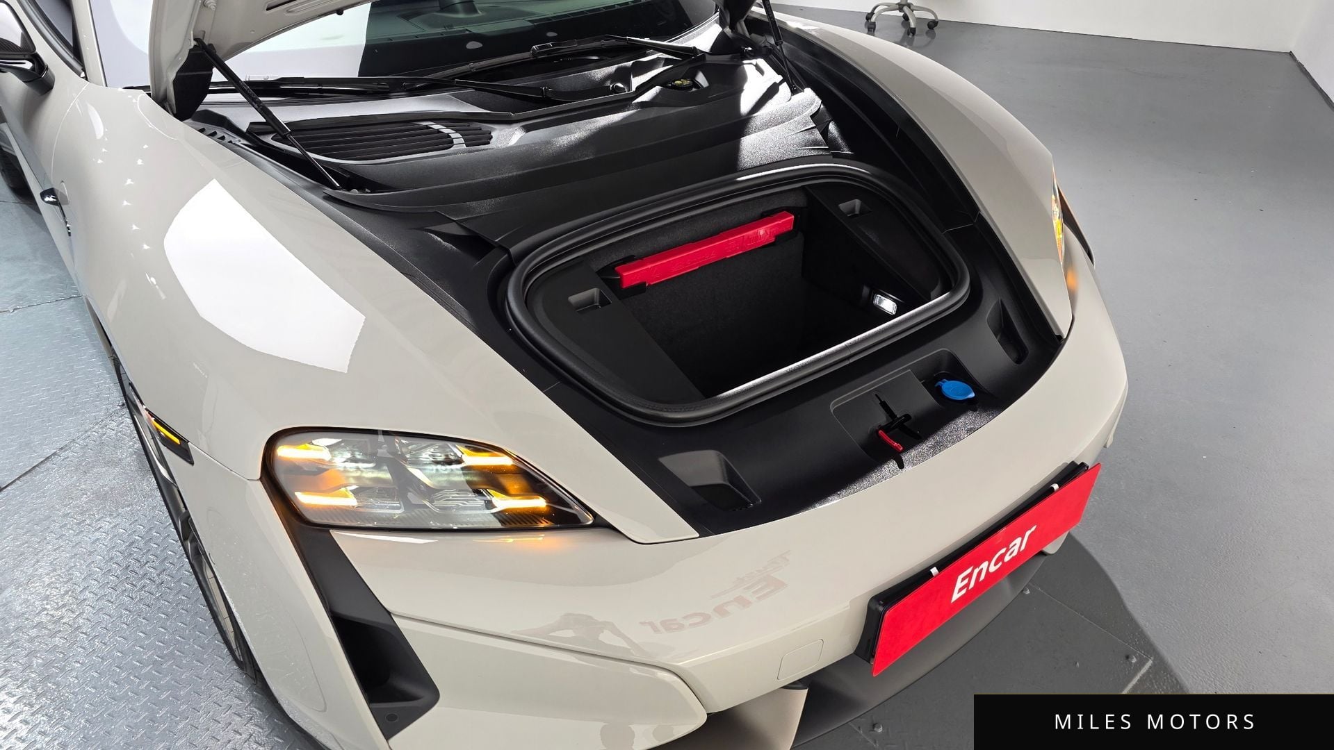 Porsche Taycan 2025 — миниатюра 6