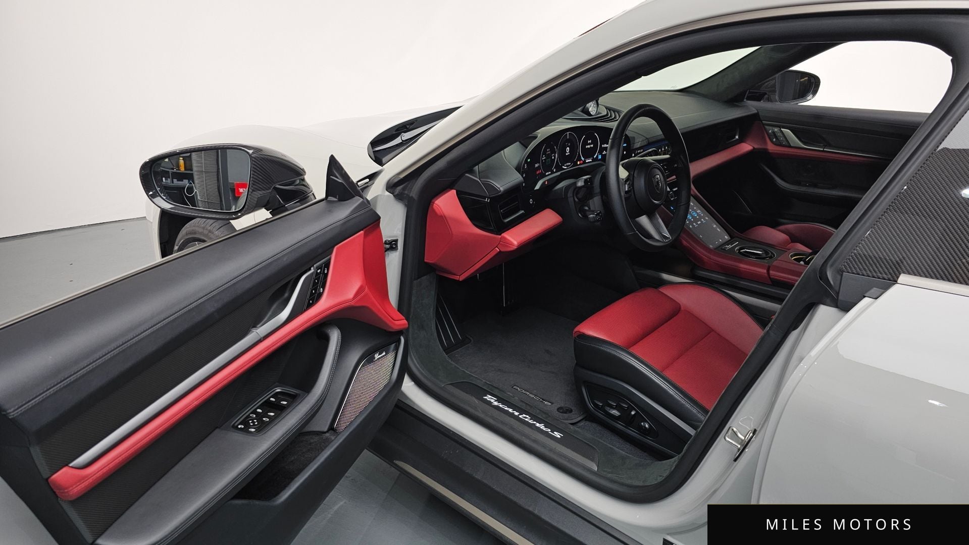 Porsche Taycan 2025 — миниатюра 11