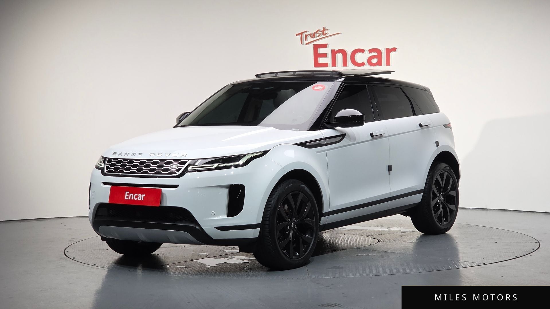 Land Rover Range Rover Evoque 2023 — фото 1 из 12
