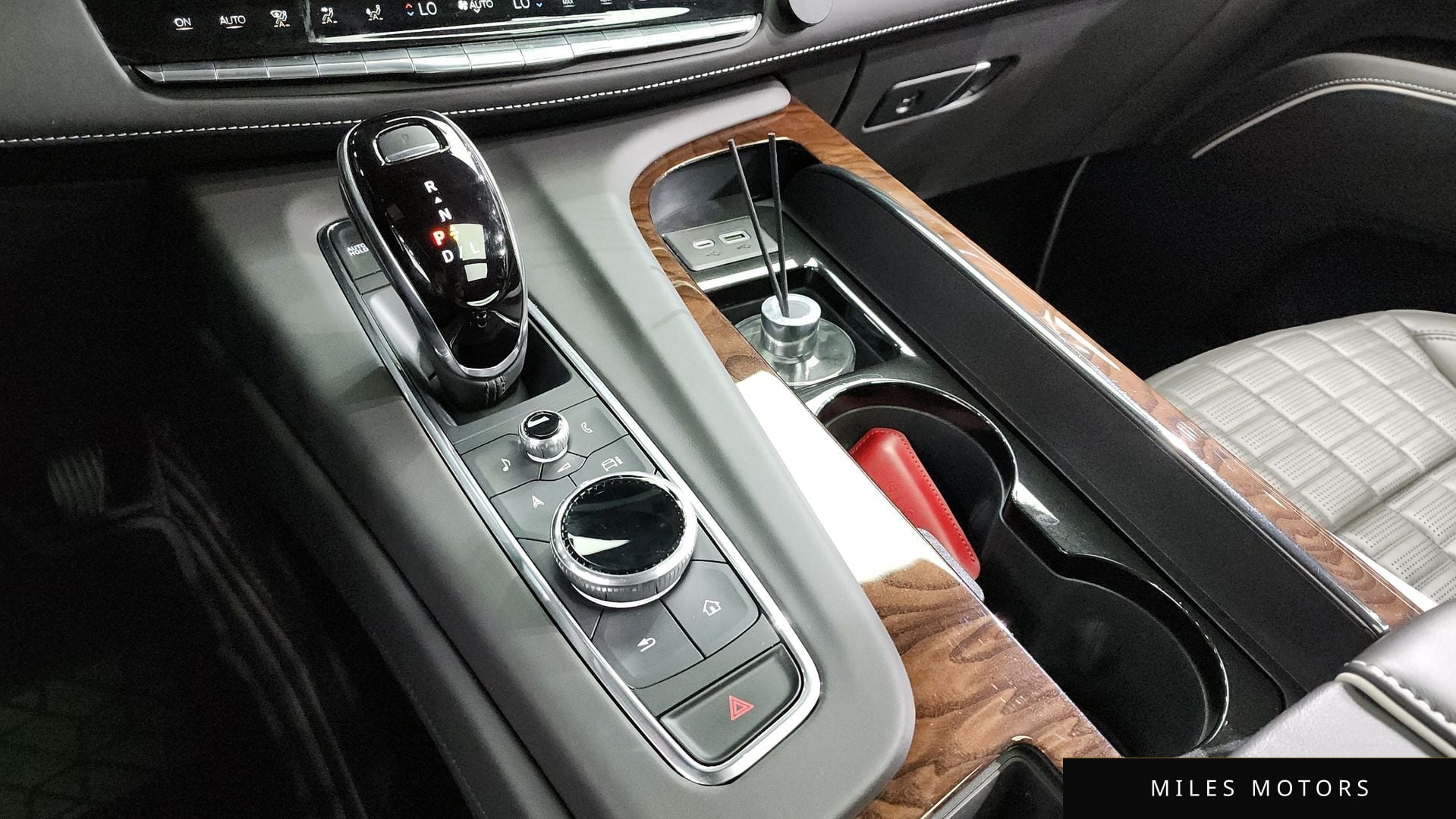 Cadillac Escalade 2022 — миниатюра 9
