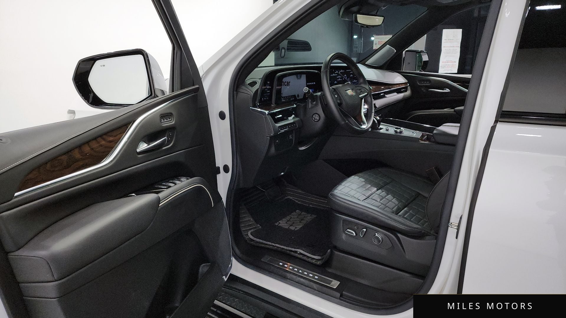 Cadillac Escalade 2022 — миниатюра 10