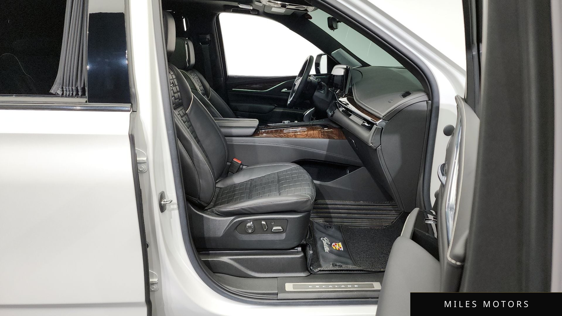 Cadillac Escalade 2022 — миниатюра 11