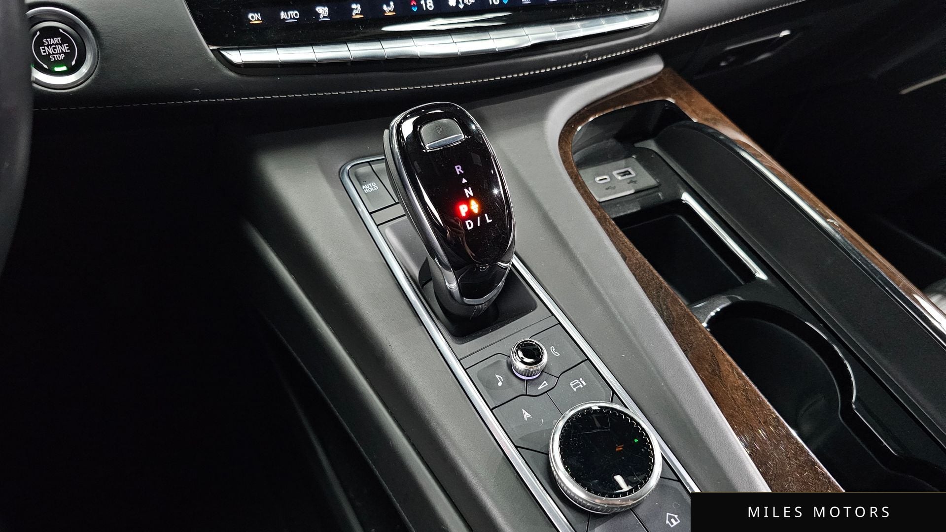 Cadillac Escalade 2021 — миниатюра 9