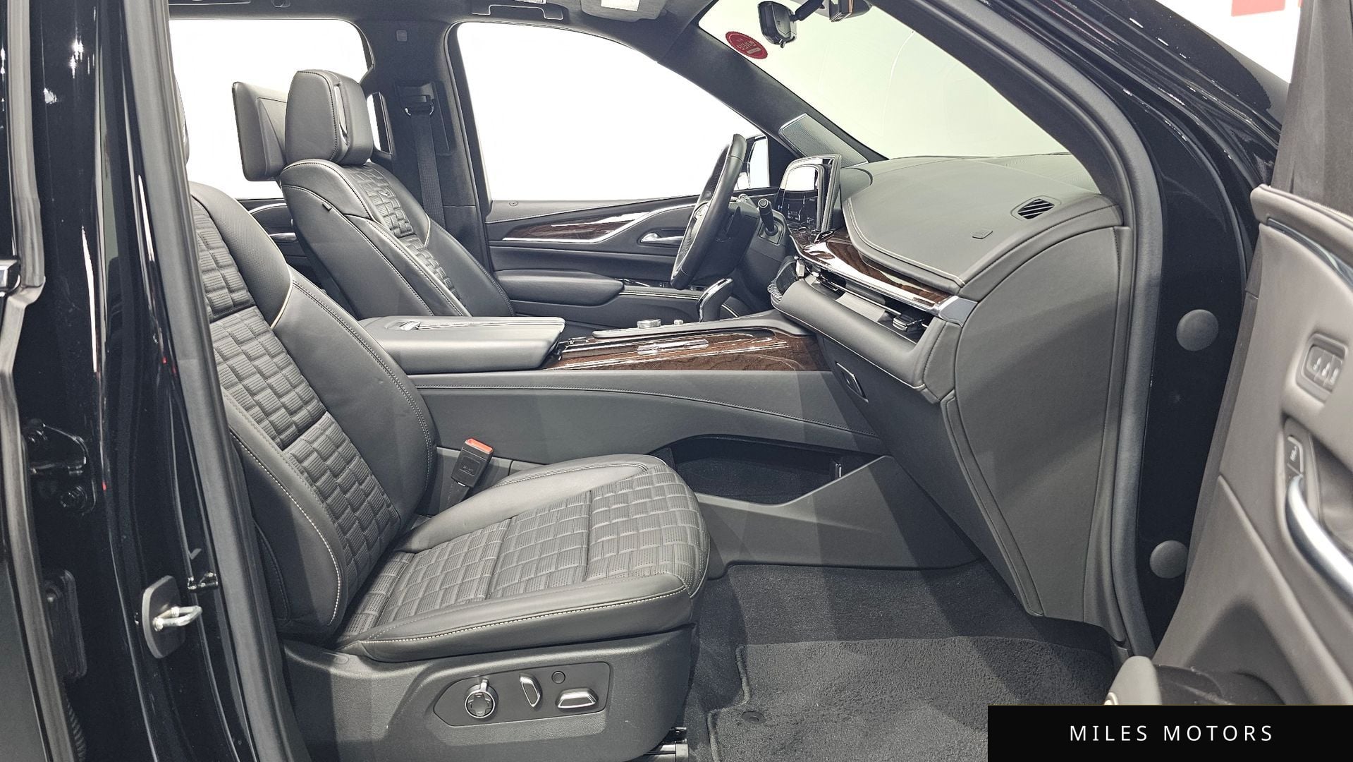 Cadillac Escalade 2021 — миниатюра 10