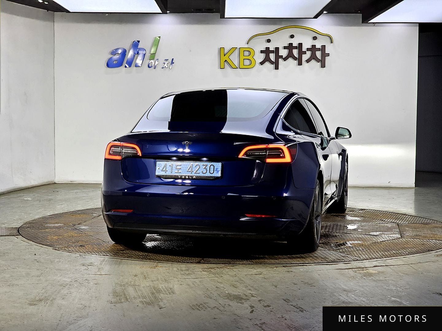 Tesla Model 3 2020 — миниатюра 3
