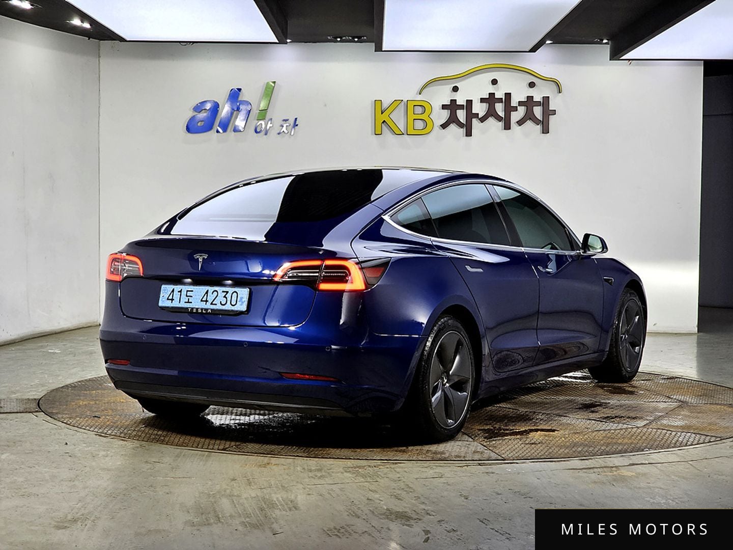 Tesla Model 3 2020 — миниатюра 4