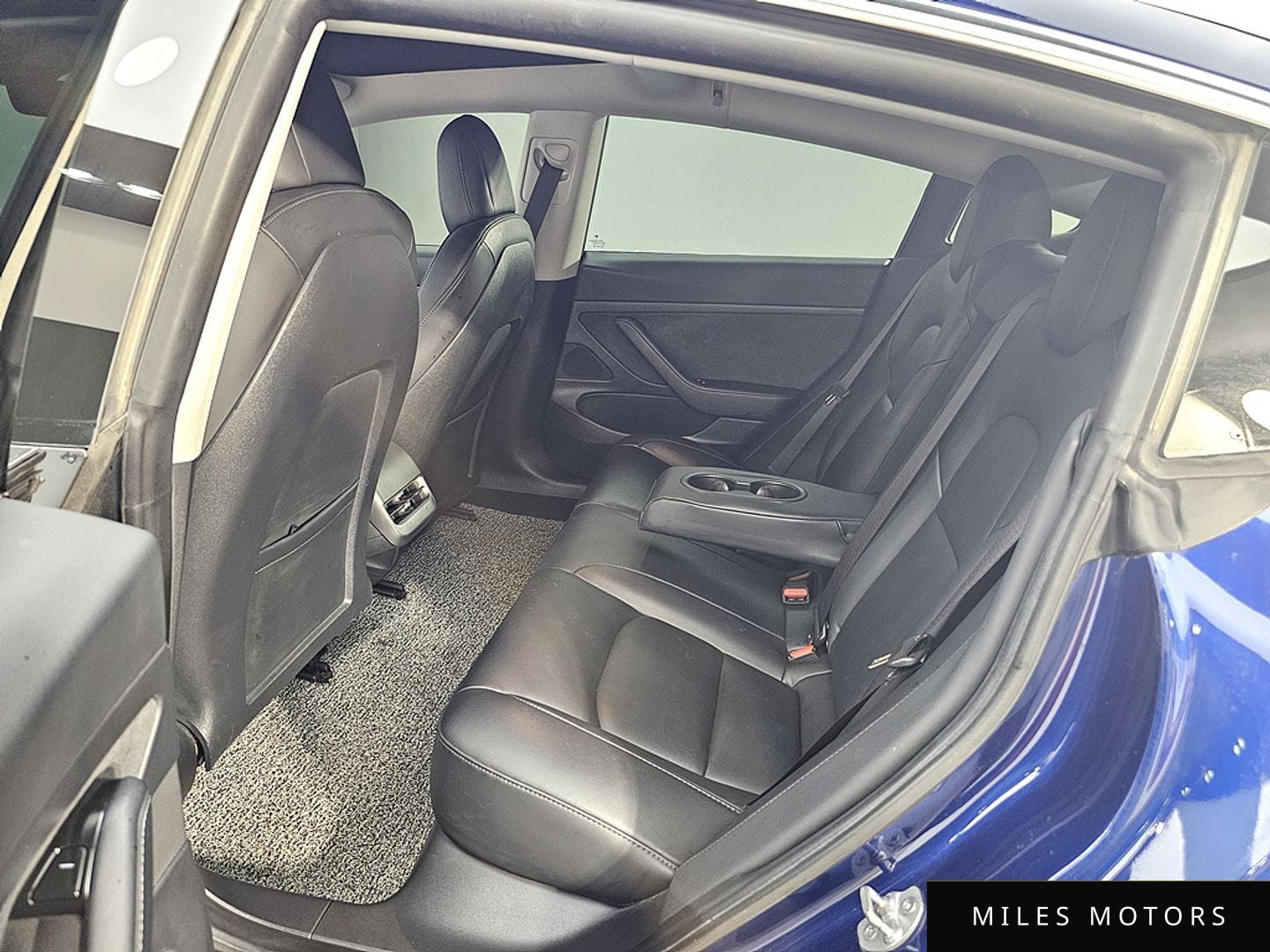Tesla Model 3 2020 — миниатюра 9