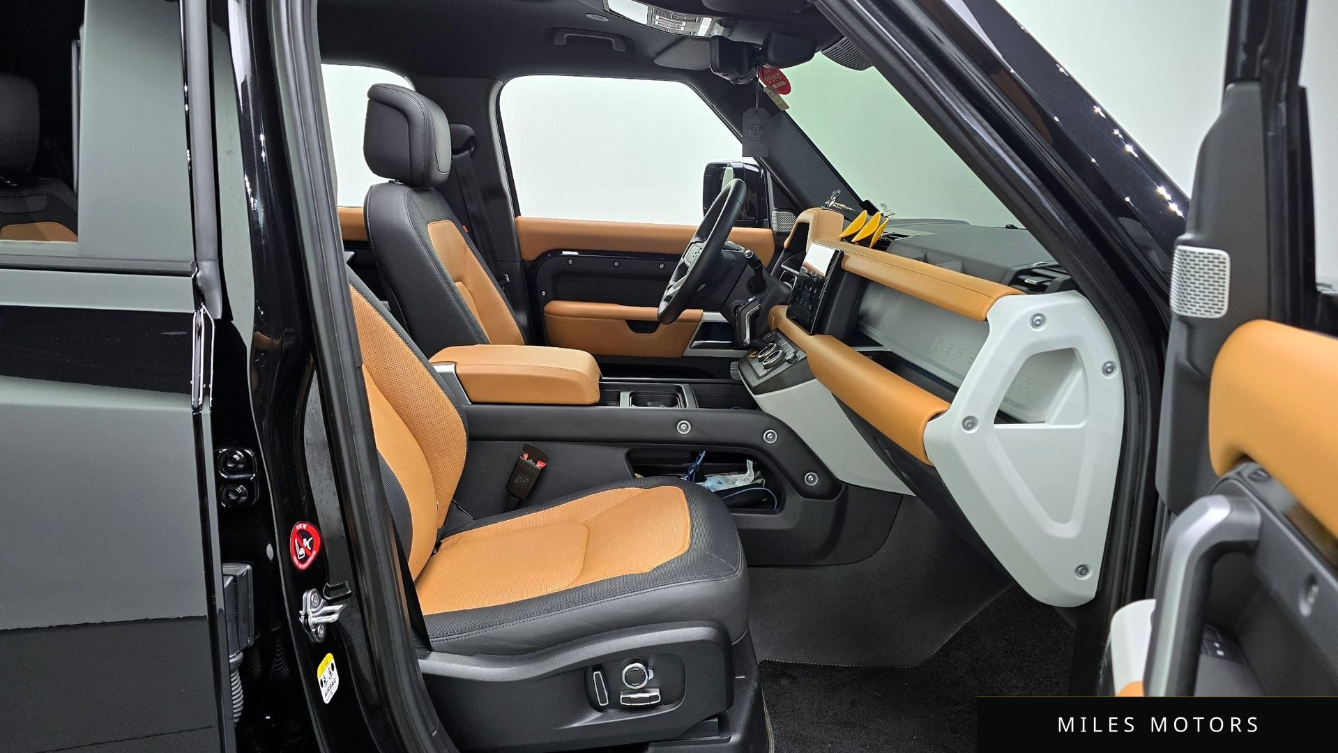 Land Rover Defender 2024 — миниатюра 10