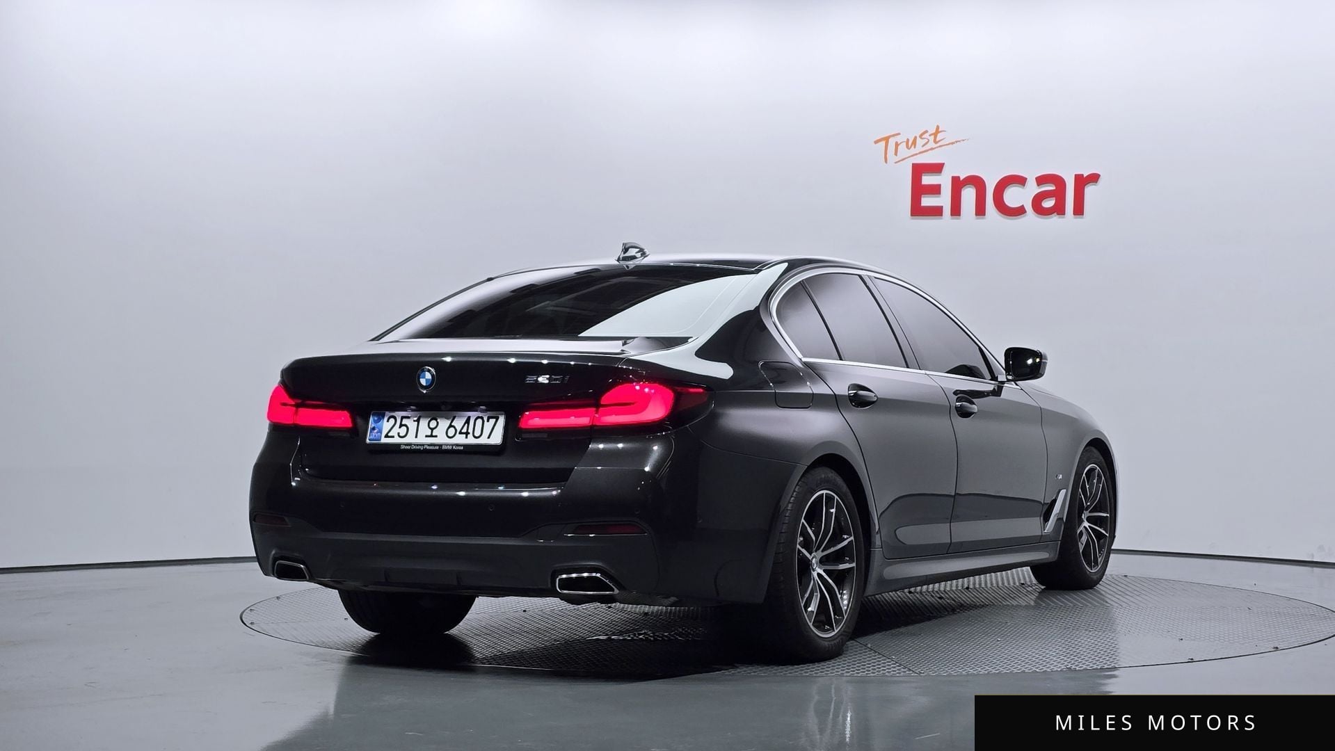 BMW 5 Series (G30) 2023 — миниатюра 2