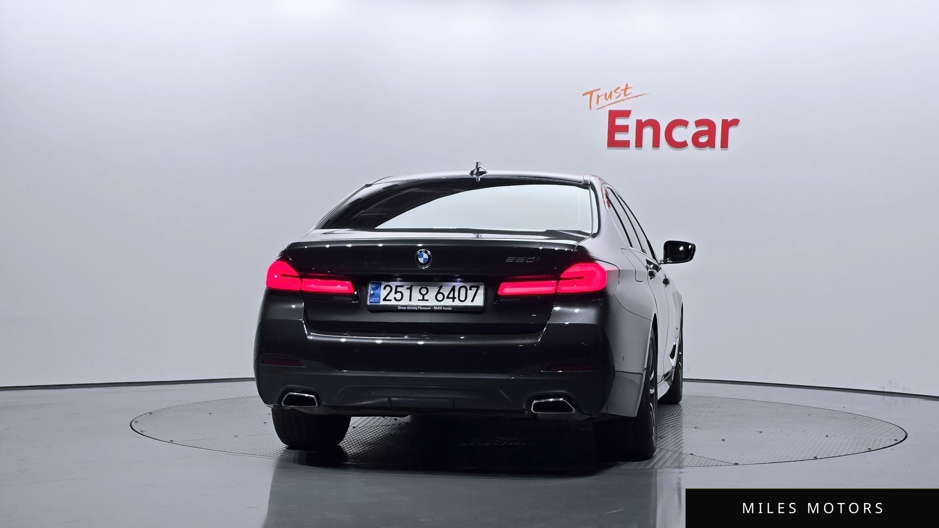 BMW 5 Series (G30) 2023 — миниатюра 4