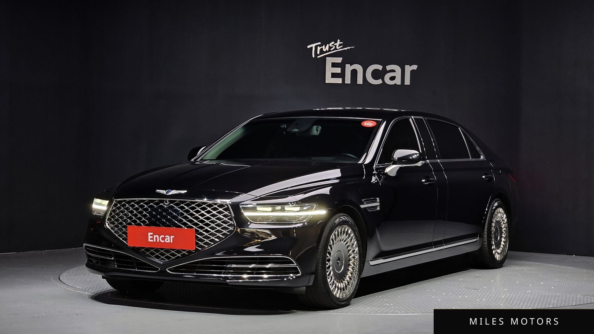 Genesis G90 2019 — фото 1 из 12