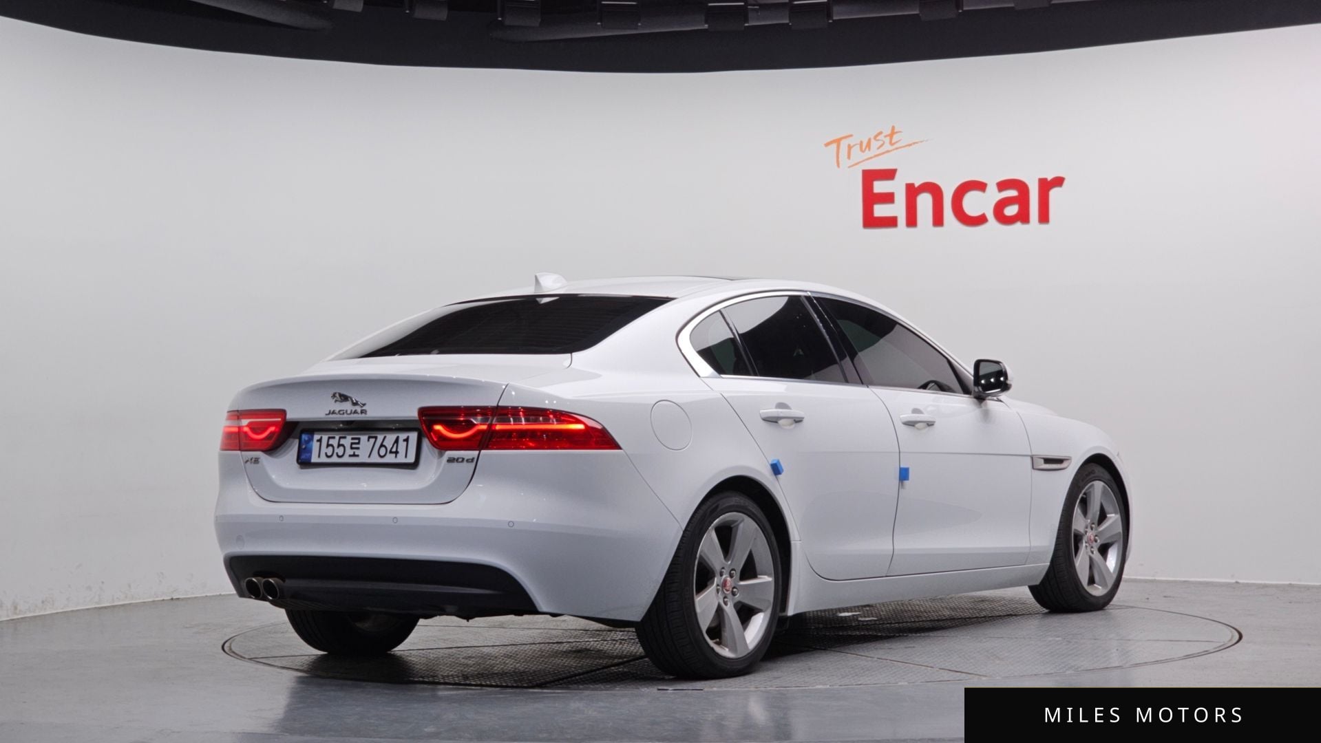Jaguar XE 2017 — миниатюра 2