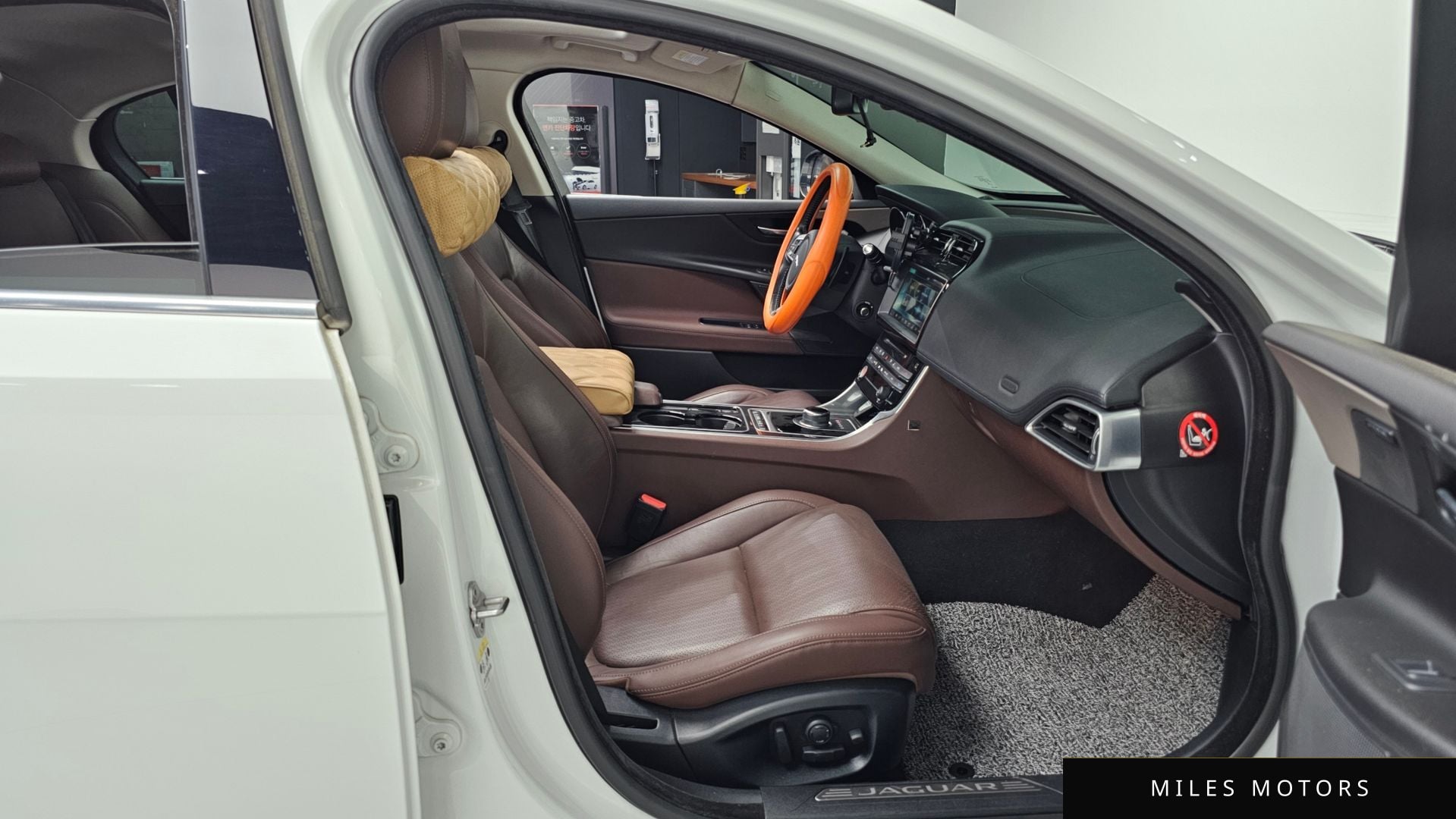 Jaguar XE 2017 — миниатюра 11