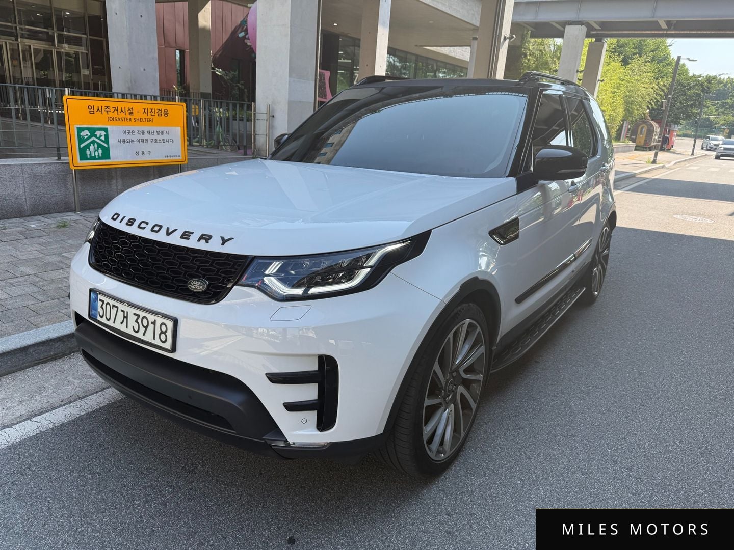 Land Rover Discovery 2017 — фото 1 из 12