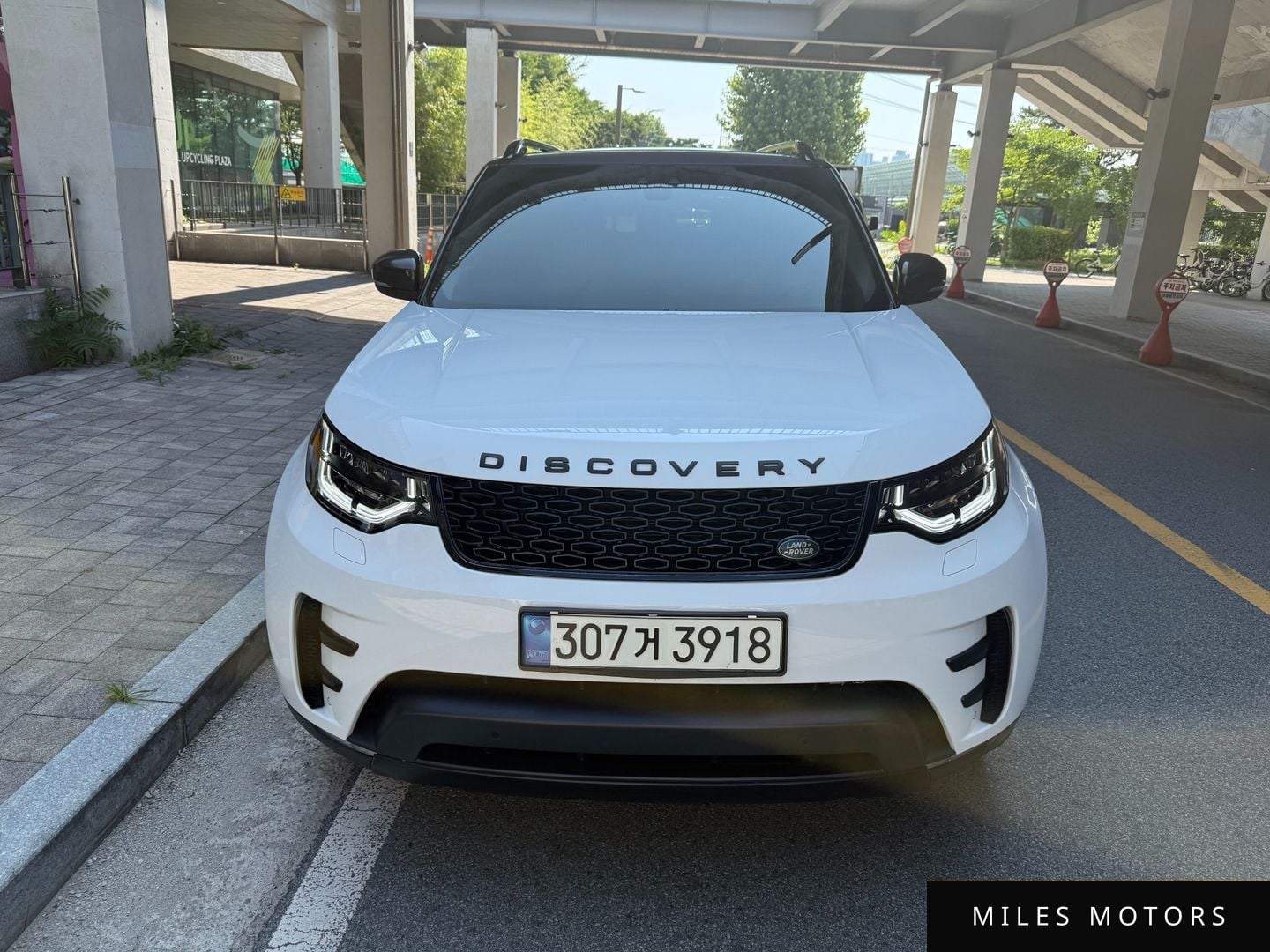 Land Rover Discovery 2017 — миниатюра 2