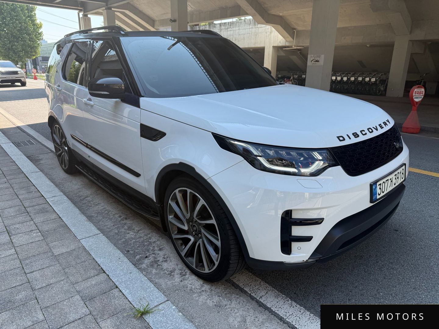 Land Rover Discovery 2017 — миниатюра 3