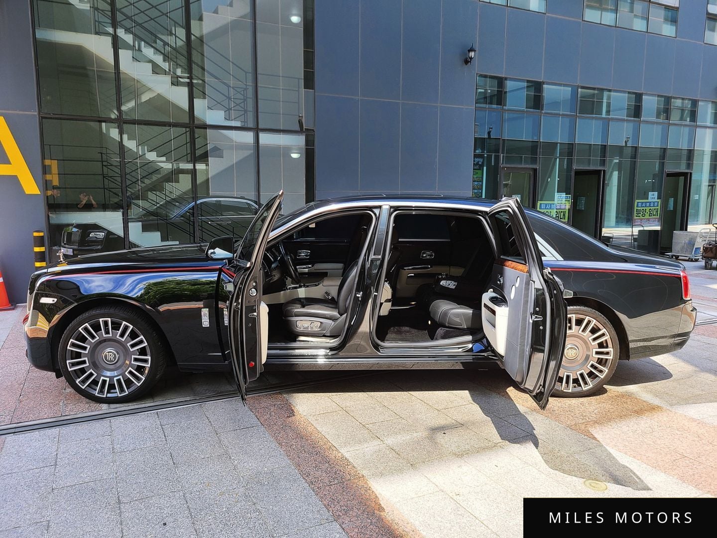 Rolls-Royce 고스트 2018 — миниатюра 4