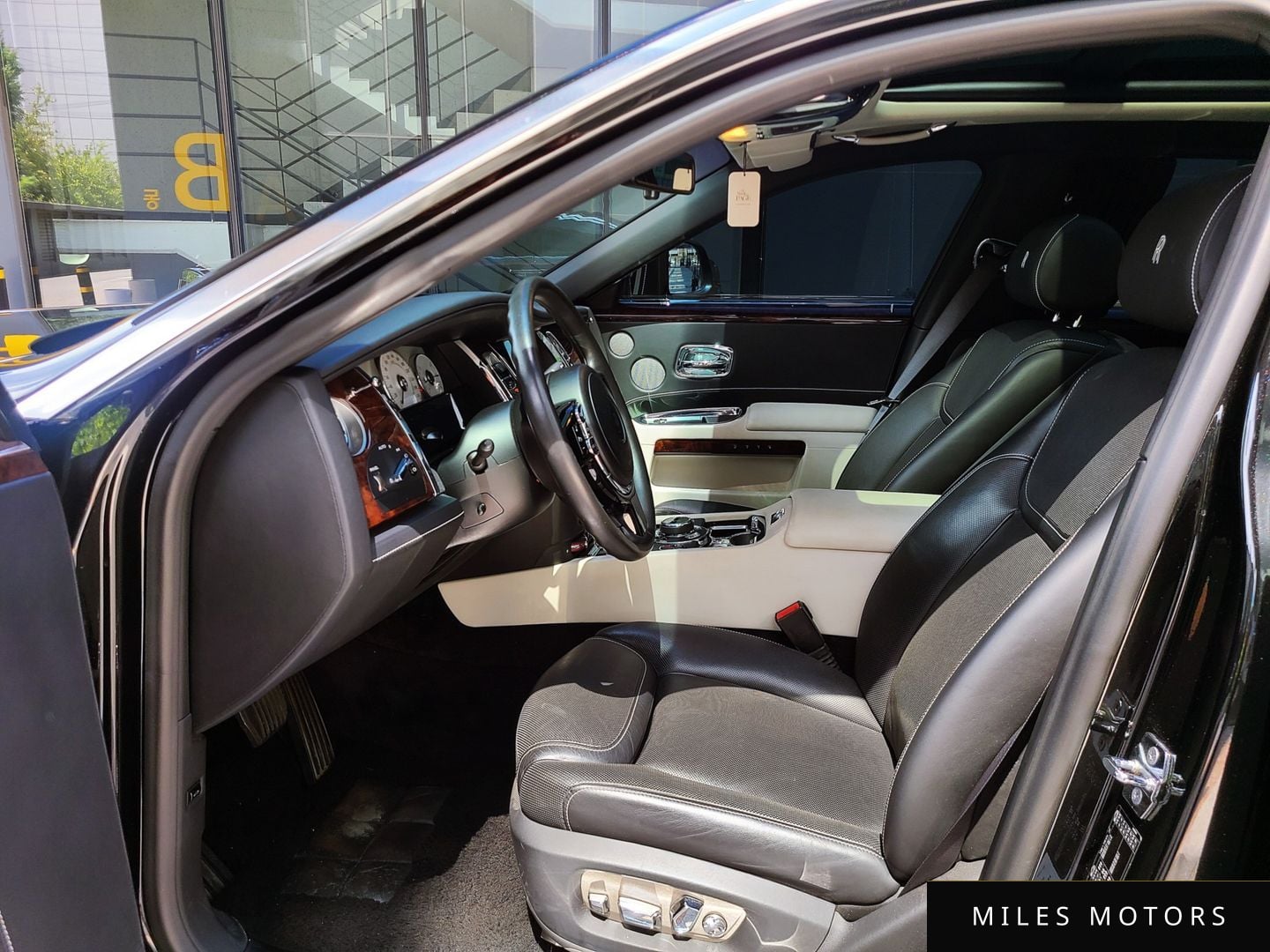 Rolls-Royce 고스트 2018 — миниатюра 5