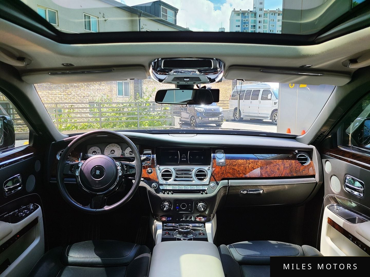 Rolls-Royce 고스트 2018 — миниатюра 6