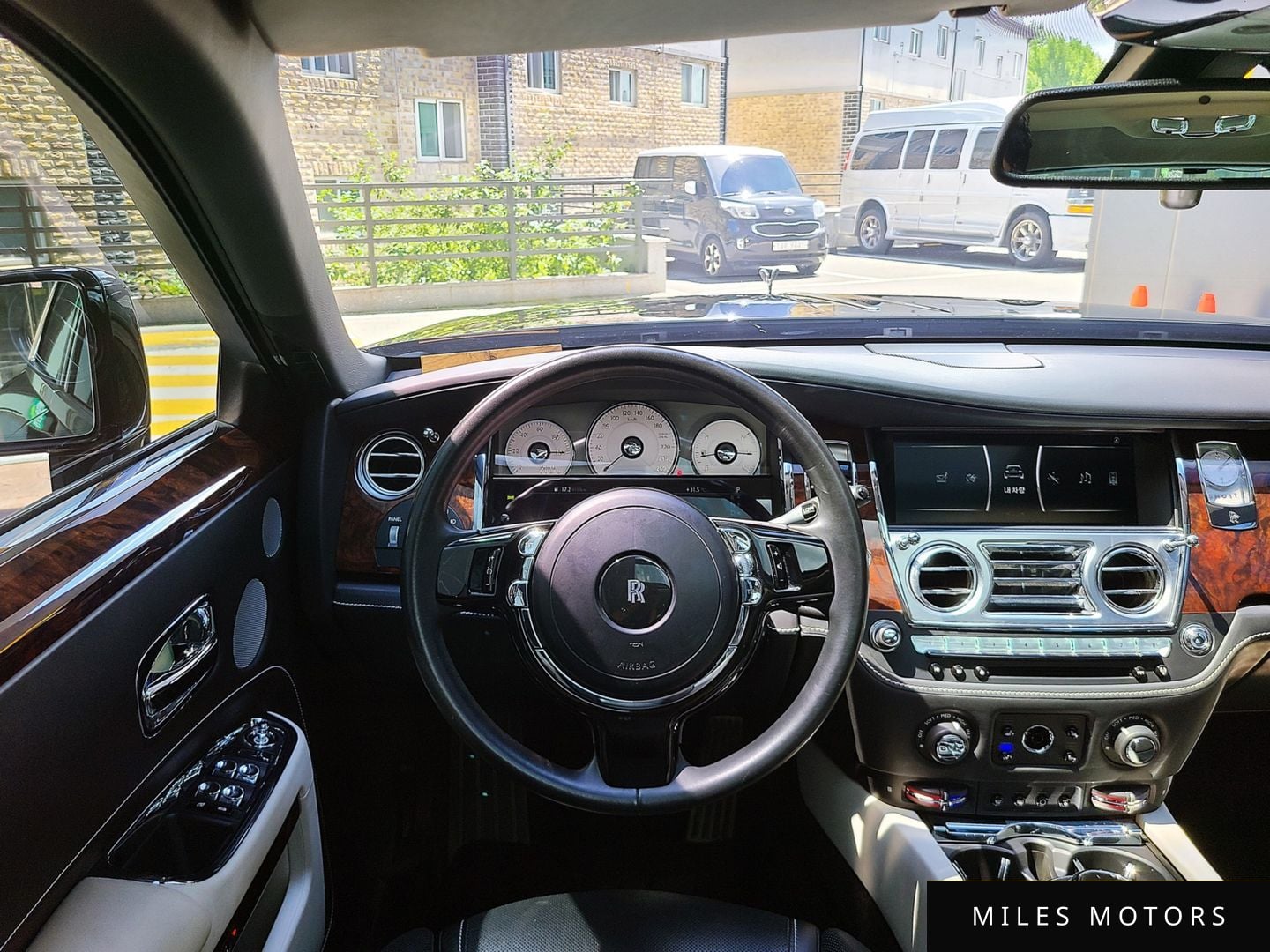 Rolls-Royce 고스트 2018 — миниатюра 7