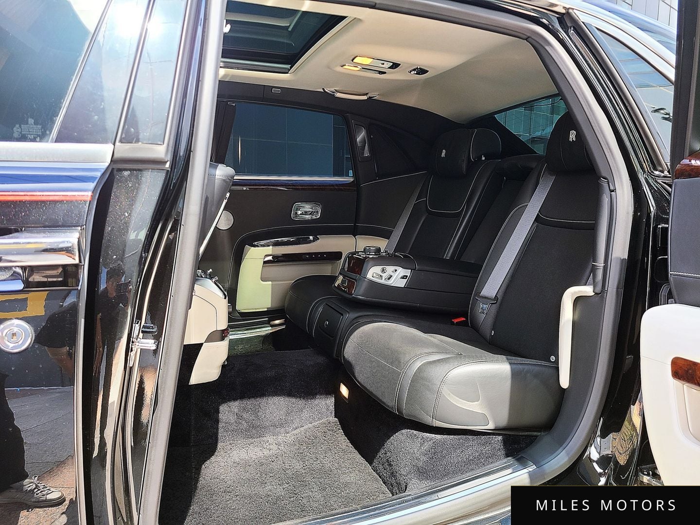 Rolls-Royce 고스트 2018 — миниатюра 16