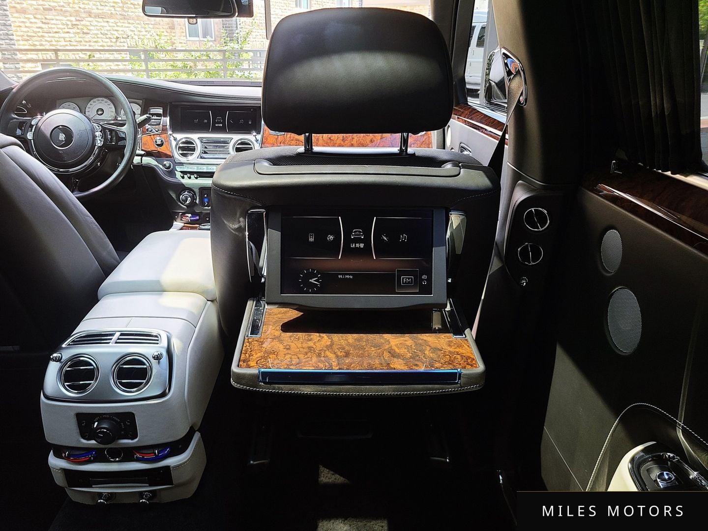 Rolls-Royce 고스트 2018 — миниатюра 17