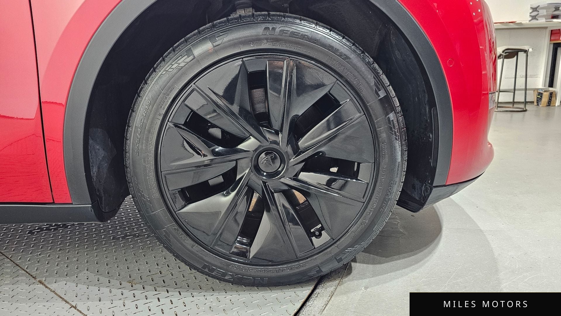 Tesla Model Y 2021 — миниатюра 5