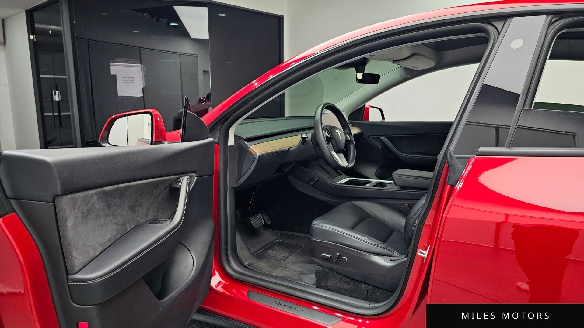 Tesla Model Y 2021 — миниатюра 11