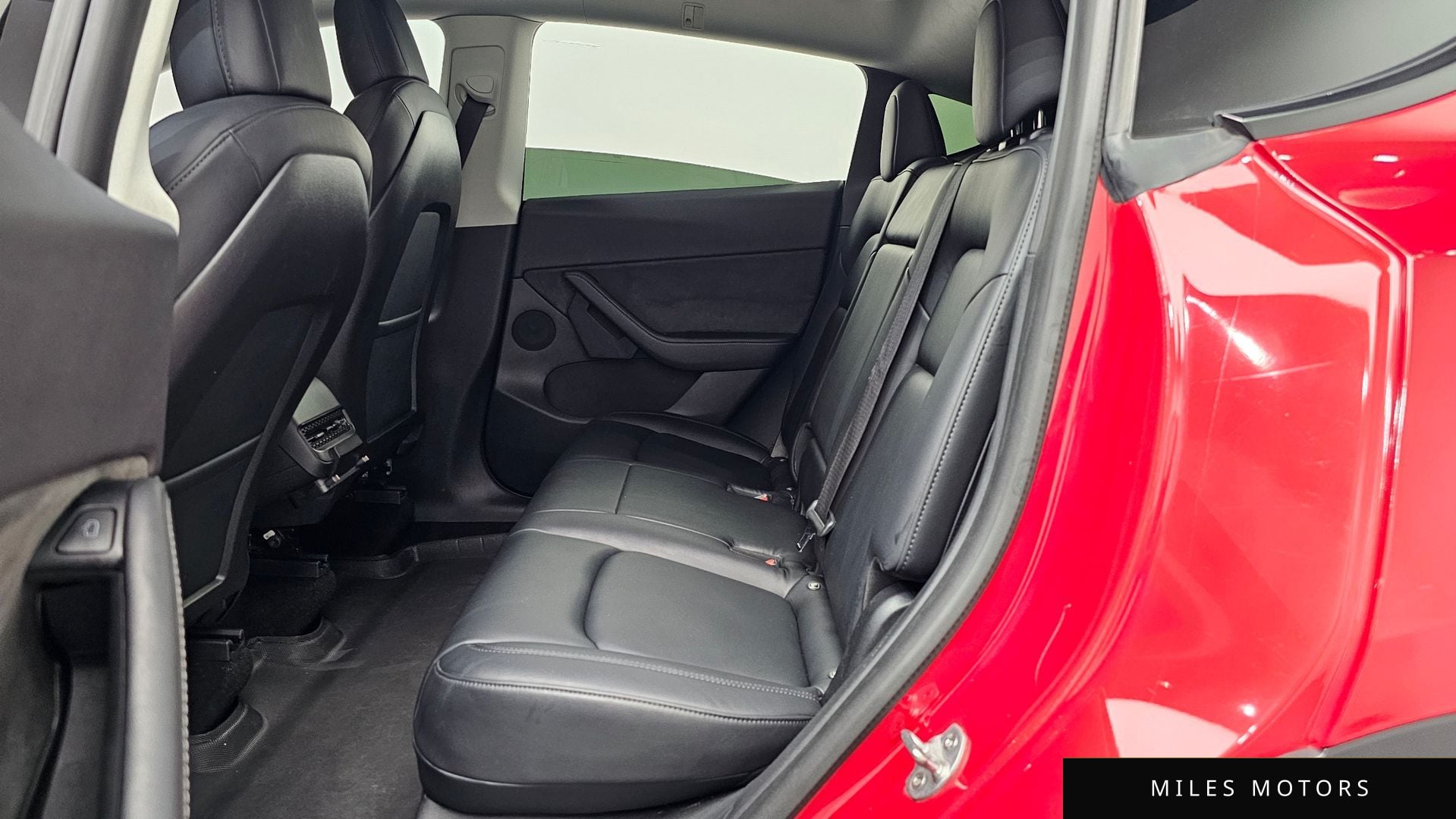 Tesla Model Y 2021 — миниатюра 12