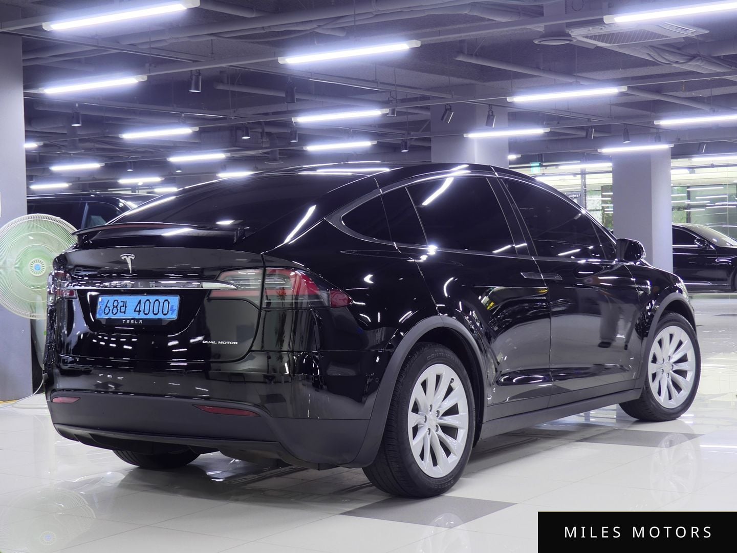 Tesla Model X 2020 — миниатюра 2