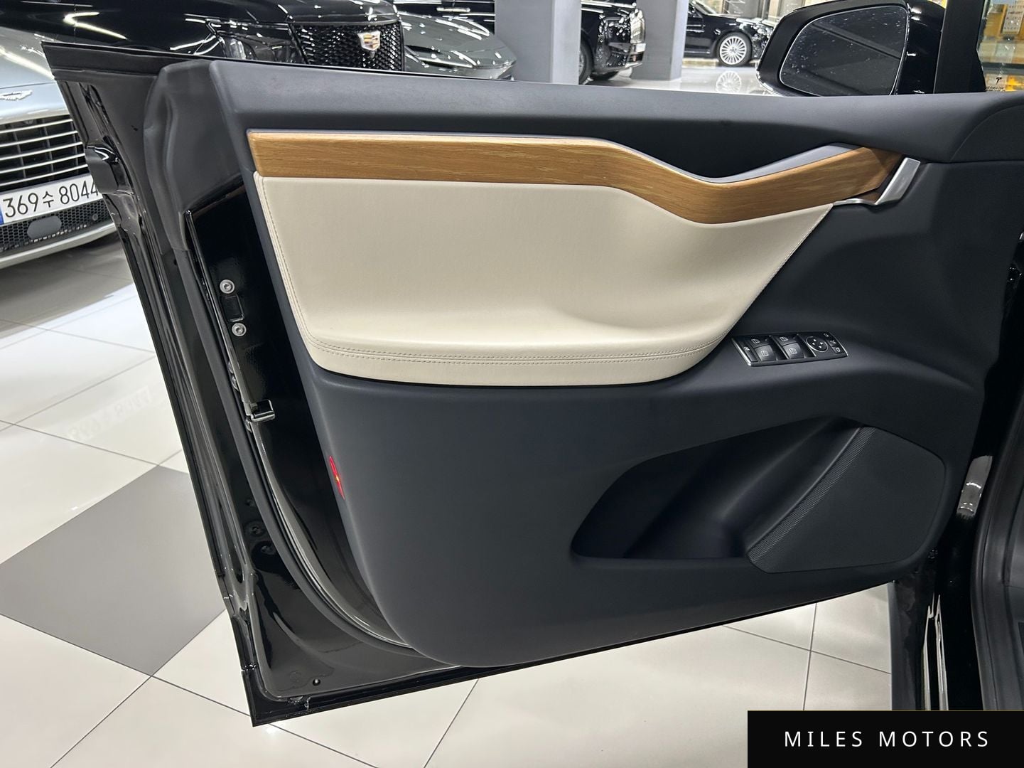 Tesla Model X 2020 — миниатюра 7