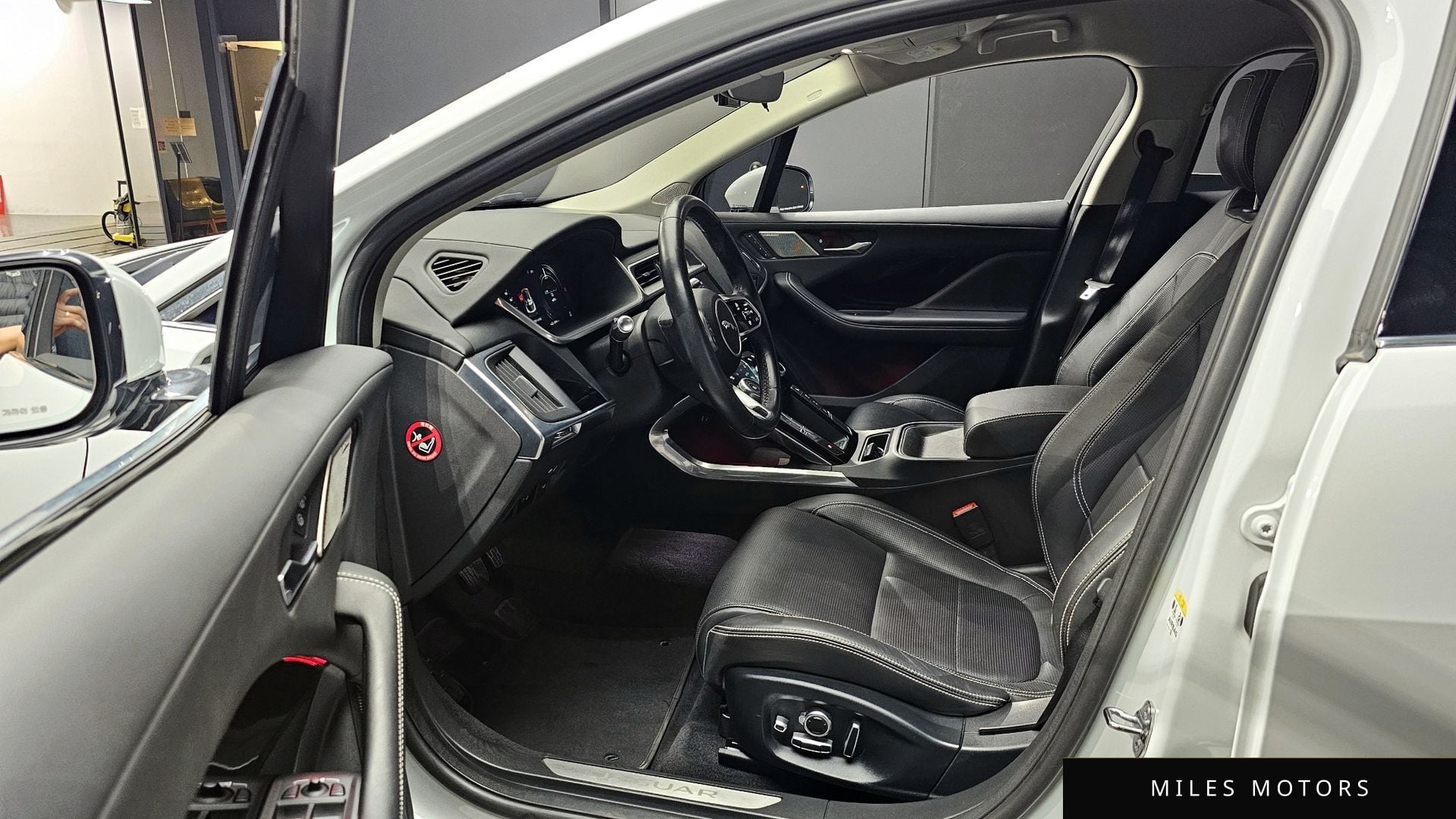 Jaguar I-PACE 2019 — миниатюра 10