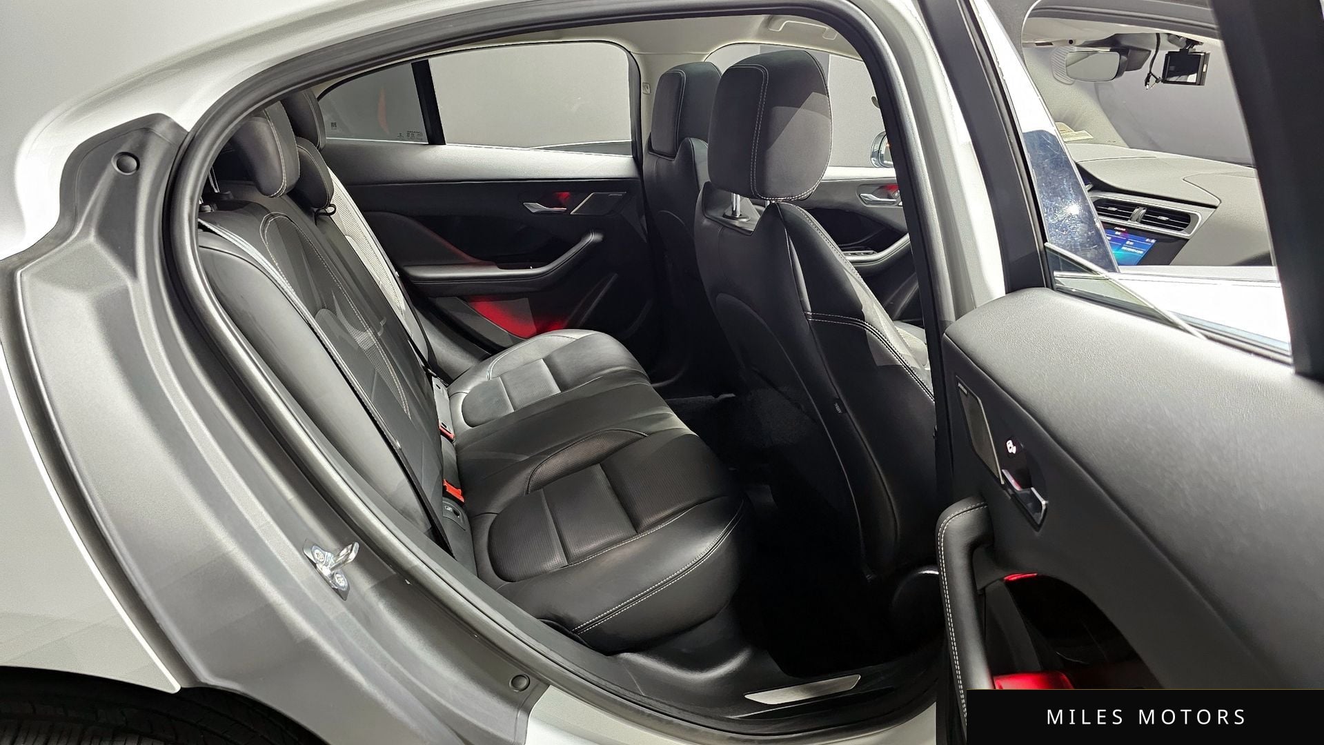 Jaguar I-PACE 2019 — миниатюра 12