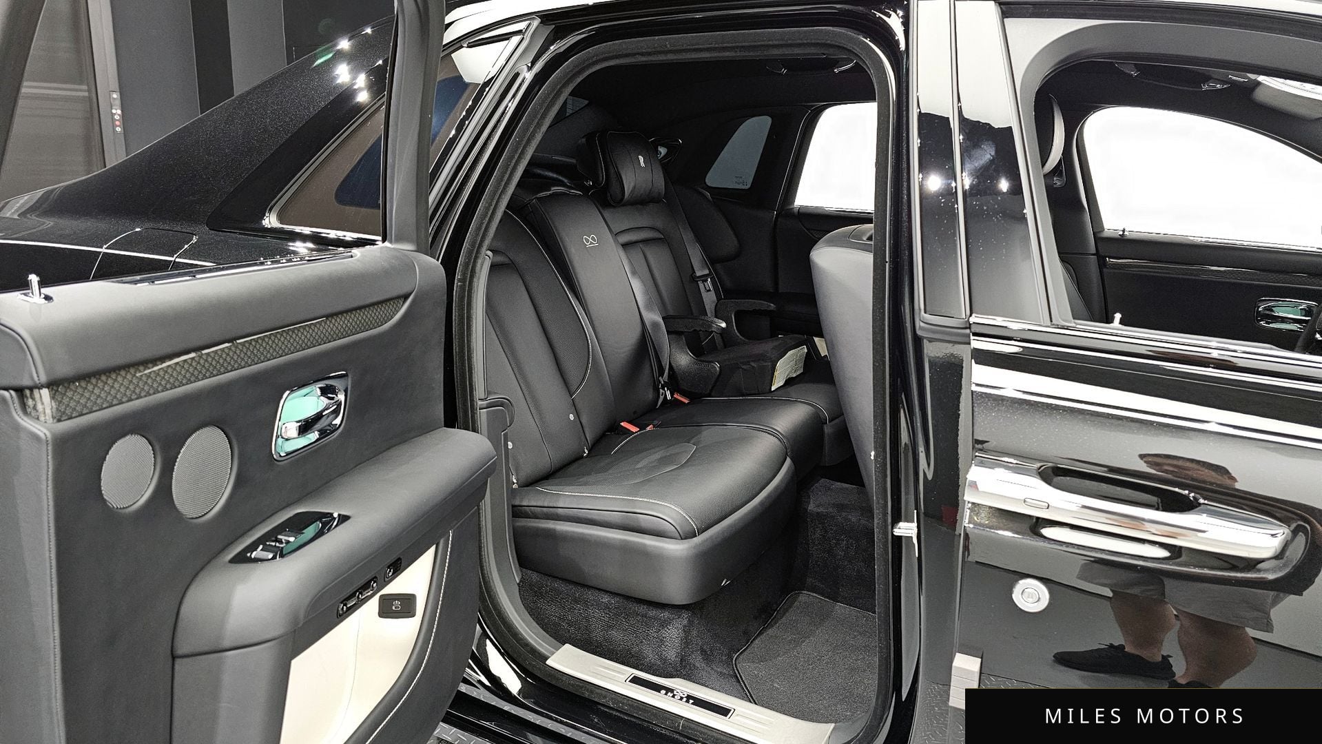 Rolls-Royce 고스트 2023 — миниатюра 12