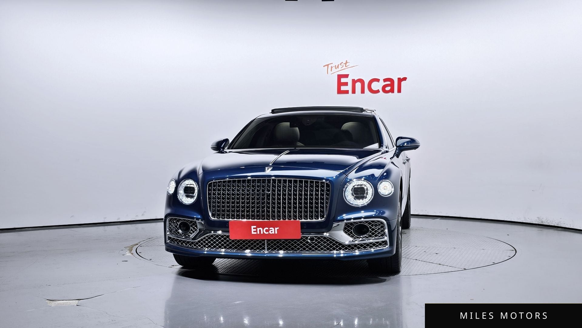 Bentley Flying Spur 2024 — миниатюра 3