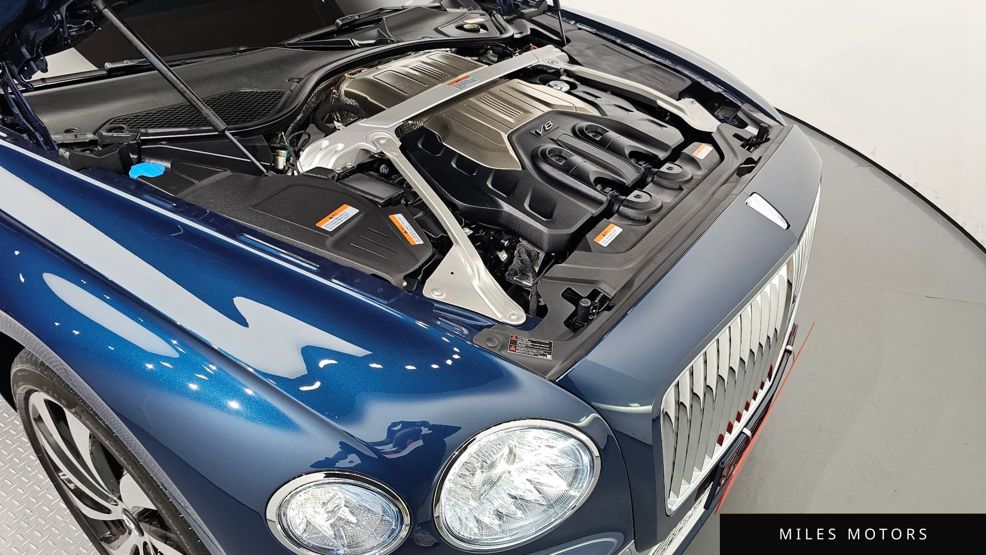 Bentley Flying Spur 2024 — миниатюра 6