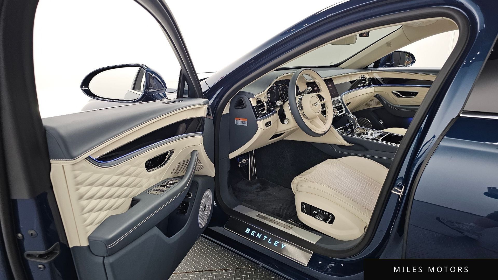 Bentley Flying Spur 2024 — миниатюра 10