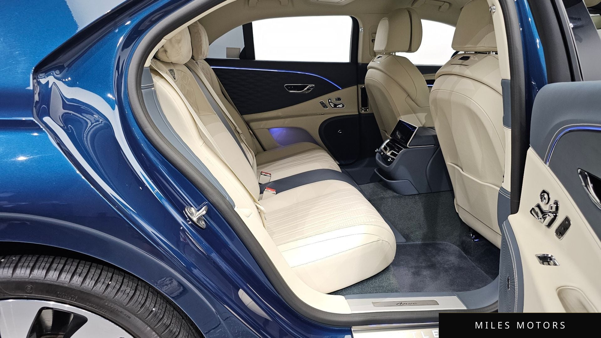 Bentley Flying Spur 2024 — миниатюра 12