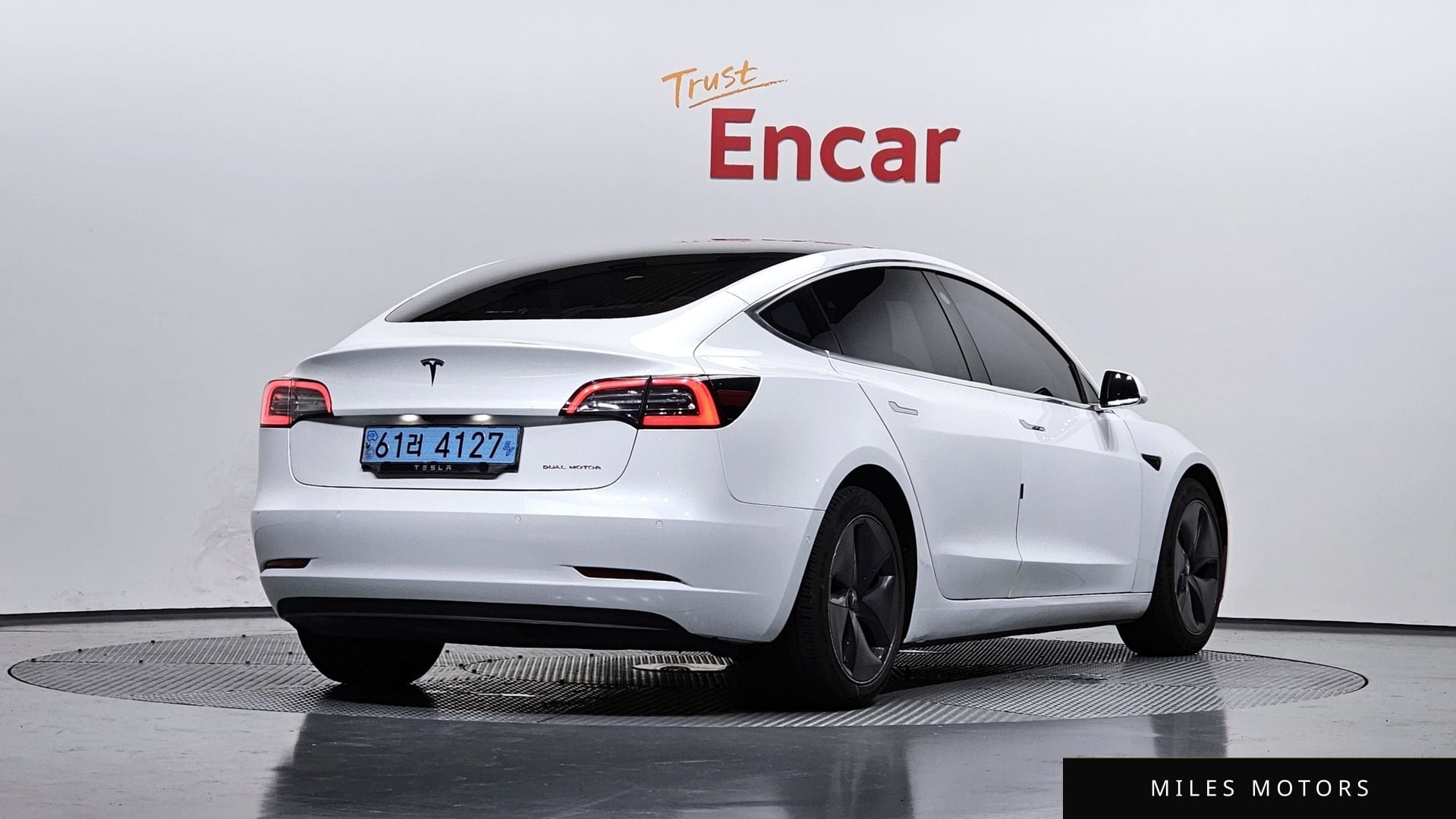 Tesla Model 3 2020 — миниатюра 2