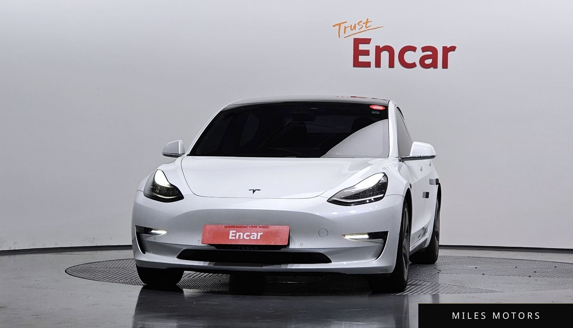 Tesla Model 3 2020 — миниатюра 3