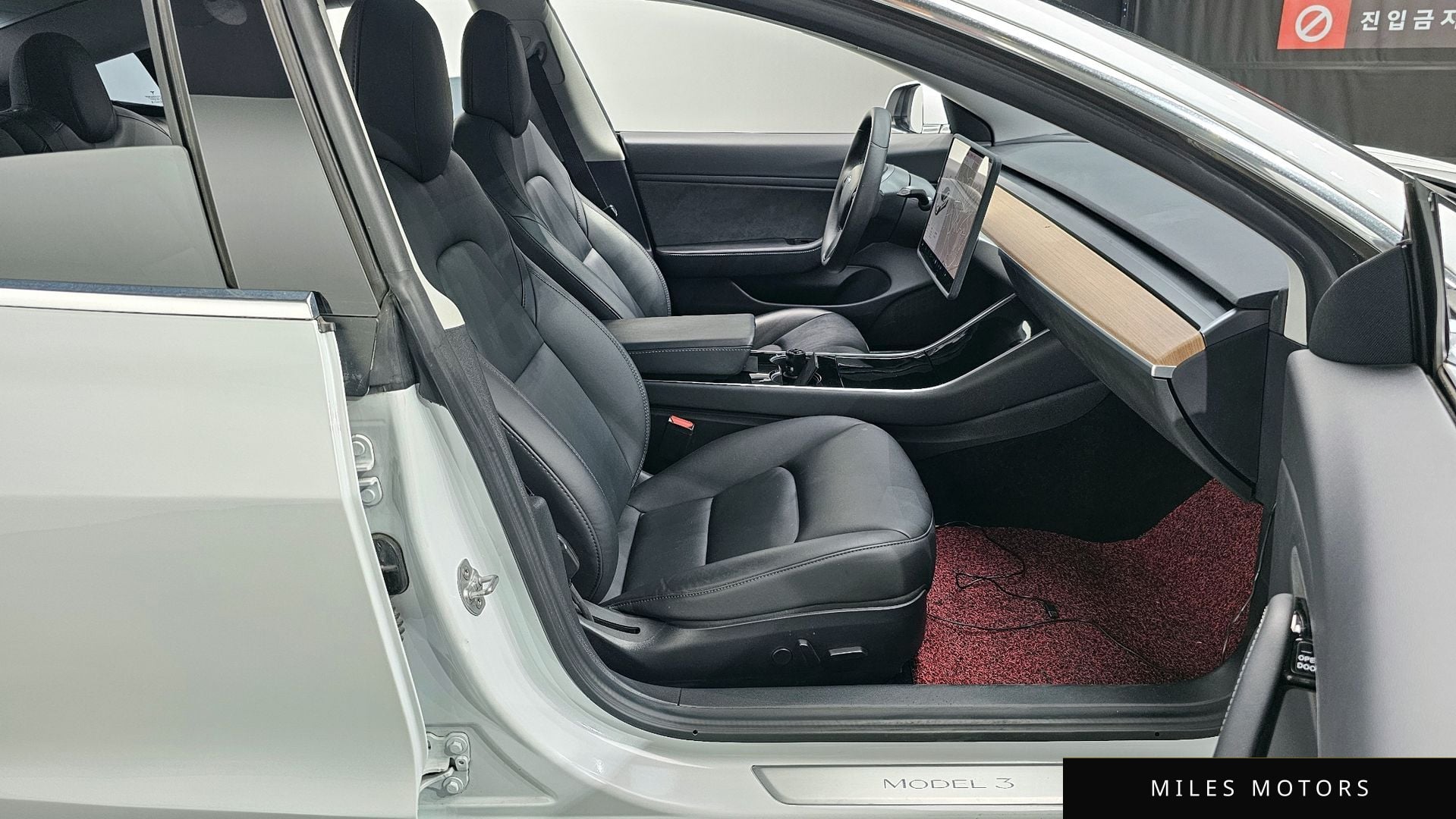 Tesla Model 3 2020 — миниатюра 10