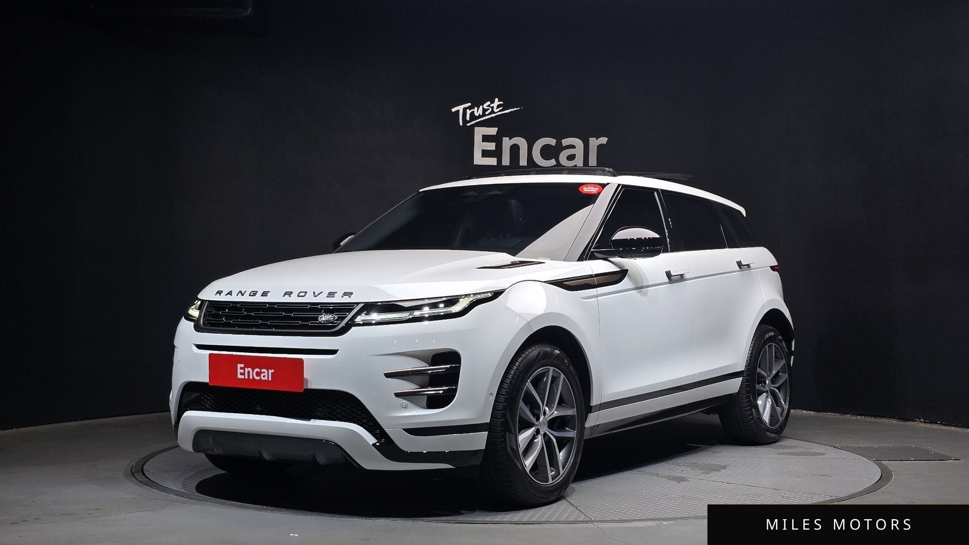 Land Rover Range Rover Evoque 2024 — фото 1 из 12