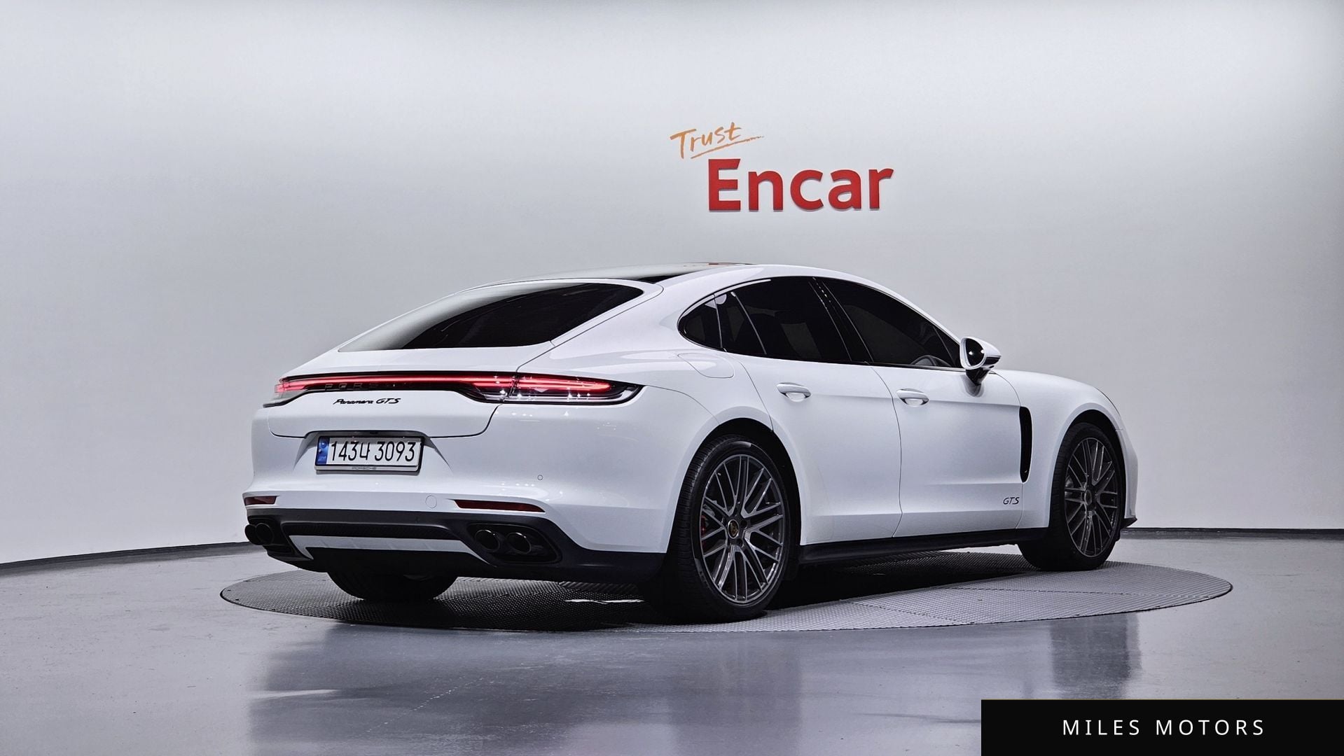Porsche Panamera 2022 — миниатюра 2