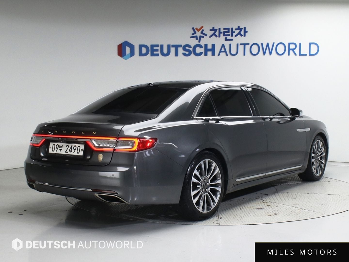 Lincoln Continental 2017 — миниатюра 2